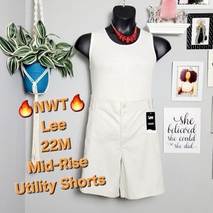 🔥NWT Lee 22 Mid-rise Utility Shorts